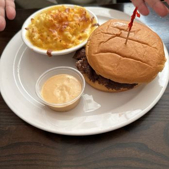 Tin Kitchen - Hamburger with mac & cheese. A special burger sauce. - Barbeque Near Me - Weston, Missouri
