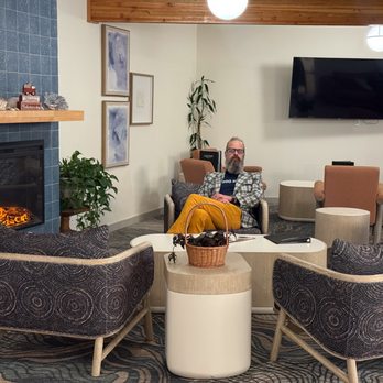 The Adobe Resort - Beautifully remodeled lobby. - Hotels Near Me - Yachats, Oregon