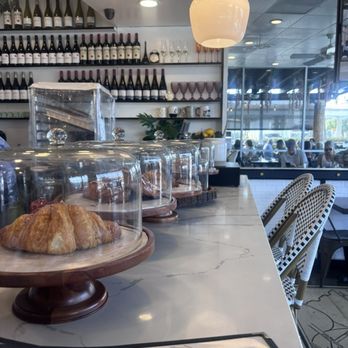 L'atelier de Paris - Interior - French Near Me - Carlsbad, California