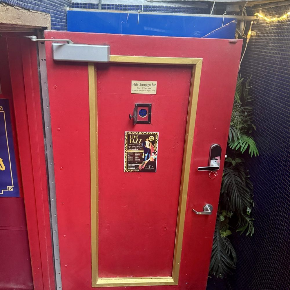Flute Midtown - Lounges Near Me - New York, New York