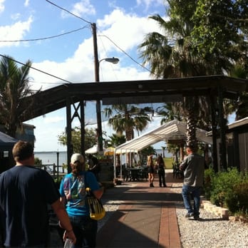 Black Hammock Restaurant - Leads you to the Lazy Gator (left) and outdoor seating - Seafood Near Me - Oviedo, Florida