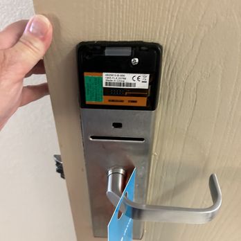 Hampton Inn Beckley - Door worked but broken - Hotels Near Me - Beckley, West Virginia