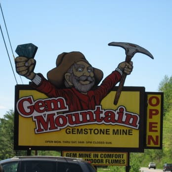 Gem Mountain Gemstone Mine - Road Sign - Gemstones & Minerals Near Me - Spruce Pine, North Carolina