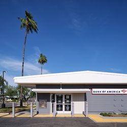 Bank of America Financial Center - Storefront