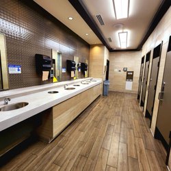 Love's Travel Stop - Women's Restroom