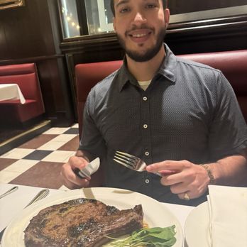 The Capital Grille - Delicious food, very nice ambiance - Steakhouses Near Me - Miami, Florida