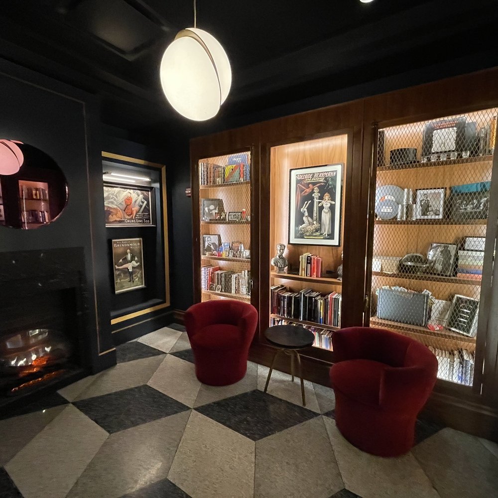Chicago Magic Lounge - Magicians Near Me - Chicago, Illinois Chicago Magic Lounge - Magicians Near Me - Chicago, Illinois