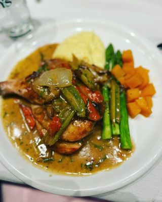 Photo of Annie Gunn's - Chesterfield, MO, US. Half chicken entree