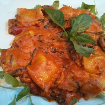 Sgabetti - Raviolis Sgabetti 17,5€ : raviolis farcis ricotta épinard sauce tomate champignon basilic parmesan - Italian Near Me - Paris, 75 Sgabetti - Raviolis Sgabetti 17,5€ : raviolis farcis ricotta épinard sauce tomate champignon basilic parmesan - Italian Near Me - Paris, 75