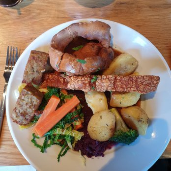 The Red Lion - Crispy belly of pork roast dinner. - British Near Me - Birmingham, XWM The Red Lion - Crispy belly of pork roast dinner. - British Near Me - Birmingham, XWM