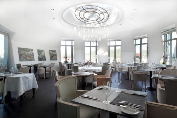 Tančící dům - Ginger & Fred Restaurant by null