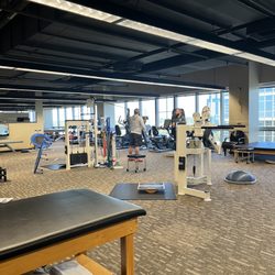Resurgens Orthopaedics - Half of the PT room