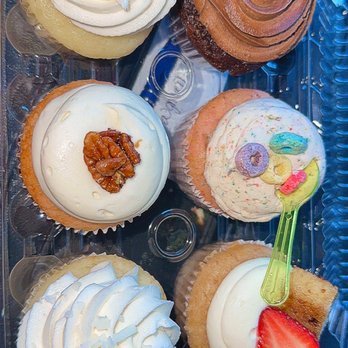Linnybird Bakeshop - Chocolate, cereal, French toast, wedding cake, berry, and coconut - Desserts Near Me - Hickory Creek, Texas Linnybird Bakeshop - Chocolate, cereal, French toast, wedding cake, berry, and coconut - Desserts Near Me - Hickory Creek, Texas