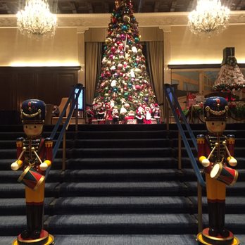 The Drake - Main entrance leading to lobby - Hotels Near Me - Chicago, Illinois The Drake - Main entrance leading to lobby - Hotels Near Me - Chicago, Illinois