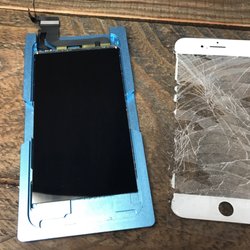 Gadget Genie - IPhone 7 LCD with cracked glass removed.
