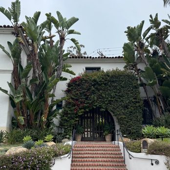 Two Trees Cleaning - Cleaning this beautiful Santa Barbara Home on a weekly basis - Home Cleaning Near Me Two Trees Cleaning - Cleaning this beautiful Santa Barbara Home on a weekly basis - Home Cleaning Near Me