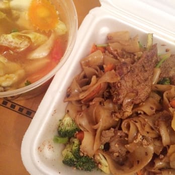Takhrai Thai - Tofu Tom Yum Soup ($4.95) + Beef Pad See Ew ($9.95 - tasted burnt and you can see a bit of burnt pieces) - Thai Near Me - Poway, California Takhrai Thai - Tofu Tom Yum Soup ($4.95) + Beef Pad See Ew ($9.95 - tasted burnt and you can see a bit of burnt pieces) - Thai Near Me - Poway, California