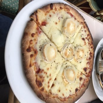 Esméralda - 3 cheese pizza - Cafes Near Me - Paris, 75