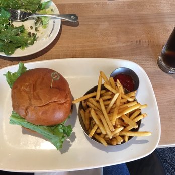 Earls Kitchen + Bar - Canadian (New) Near Me - Burlington, Ontario