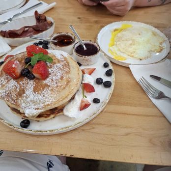 Flori Brunch - Berry Bliss pancakes - Venues & Event Spaces Near Me - South Gate, California Flori Brunch - Berry Bliss pancakes - Venues & Event Spaces Near Me - South Gate, California