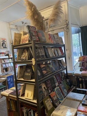 Molasses Books by null