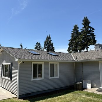 Raven Roofing Beaverton - Replaced shingles, plywood and skylights in 10 hours. This section of 6 squares blends right in and looks like there was never an issue. - Roof Inspectors Near Me - Beaverton, Oregon