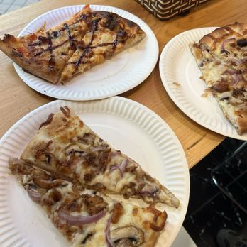 Dave & Mel's Pizzeria - Pizza Near Me - North Vancouver, British Columbia