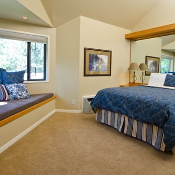 Mount Bachelor Village Resort - River Ridge Executive Guestroom - Single Queen - Hotels Near Me - Bend, Oregon Mount Bachelor Village Resort - River Ridge Executive Guestroom - Single Queen - Hotels Near Me - Bend, Oregon