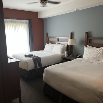 Spirit Ridge Resort - One of the bedrooms in the 2br suite - Hotels Near Me - Osoyoos, British Columbia Spirit Ridge Resort - One of the bedrooms in the 2br suite - Hotels Near Me - Osoyoos, British Columbia