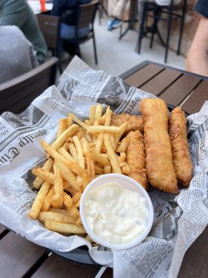 Blue Dog Tavern by null