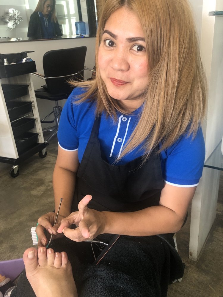 DAVID’S SALON 2/F, Santana Grove, Drive. A. Santos Avenue, Parañaque, Metro Manila