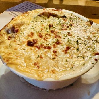 Oncle Antoine - 9/26 traditional French onion soup - Pubs Near Me - Quebec City, Quebec
