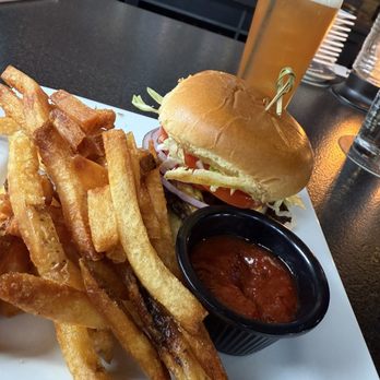 BRU Burger Bar-Westerville - Burger Snack - Burgers Near Me - Westerville, Ohio