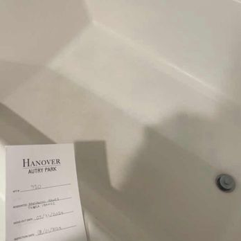 Hanover Autry Park - Charged for cleaning bathtub even though we scrubbed it and cleaned it with bleach - Apartments Near Me - Houston, Texas