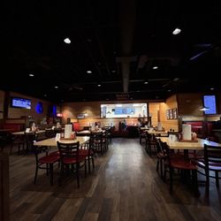 Buddy’s bar-b-q - Seating
