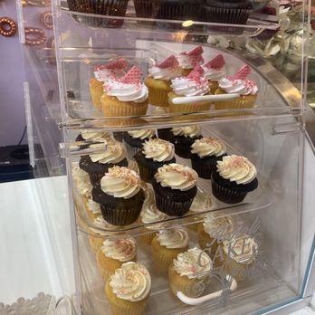 Hanoli Cakes - Yummy - Bakeries Near Me - Glendale, New York