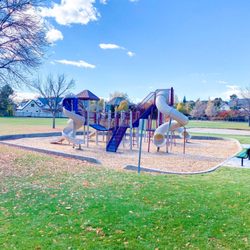 Riverview Park - Lots of space around the playgrounds