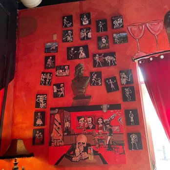Todo Un Poco - Art - Pizza Near Me - Elk Grove, California Todo Un Poco - Art - Pizza Near Me - Elk Grove, California