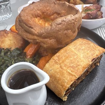 The Garrison - Vegetarian roast - Pubs Near Me - London, XGL The Garrison - Vegetarian roast - Pubs Near Me - London, XGL