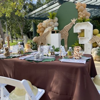 Hella Balloons - Kids paint party and display with backdrops, balloons + greenery, marquees and giraffe wood prop - Balloon Services Near Me