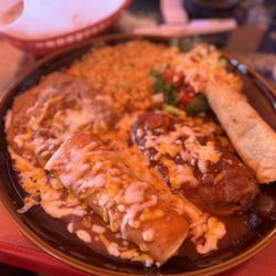 Fiesta Mexicana - Flauta + Chile relleno enchilada plate ($16.99)  IG: @ohmyono