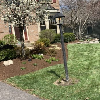 Solis Landscaping - Bush Trimming, edging, spring clean up and Mulch installation - Landscaping Near Me Solis Landscaping - Bush Trimming, edging, spring clean up and Mulch installation - Landscaping Near Me