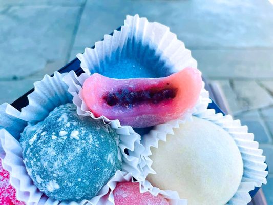 Shuei-Do Manju Shop by null
