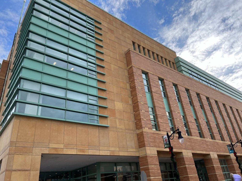 DES PLAINES PUBLIC LIBRARY Updated April 2025 20 Photos & 53