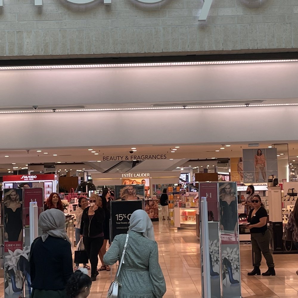 Number of employees front and center. None to actual help. Check 1 out of 5 star review post. Number of employees front and center. None to actual help. Check 1 out of 5 star review post.