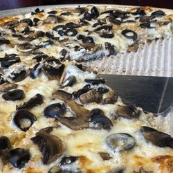 Victorio's II Winter Springs - White pizza is a game changer!