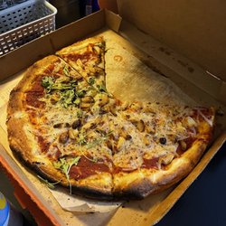 Blaze Pizza - Burnt and missing broccoli and only arugula on half