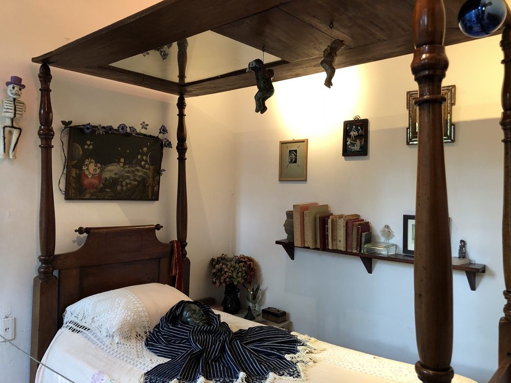 Frida S Bed With Mirrored Top So She Could Paint Yelp Mirrored Top So She Could Paint