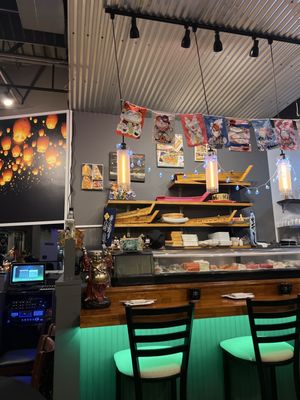 MAKI SUSHI AND THAI RESTAURANT by null