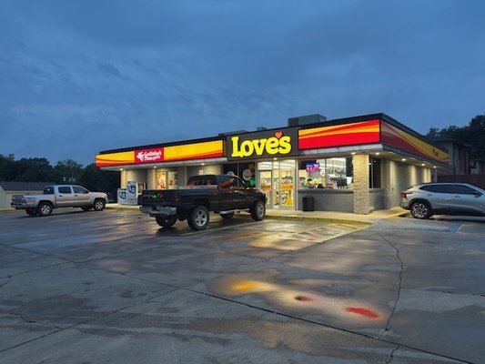 Love's Country Store